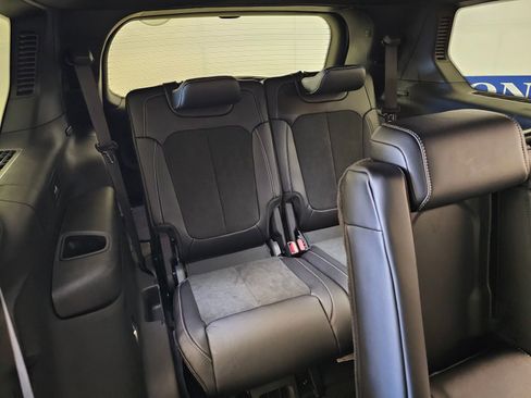 New 2025 Jeep Grand Cherokee L Laredo image 32