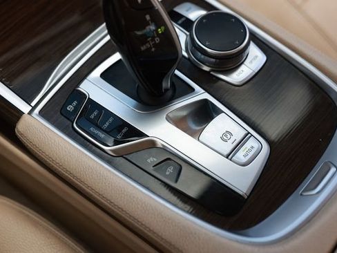 Used 2018 BMW 740i image 45