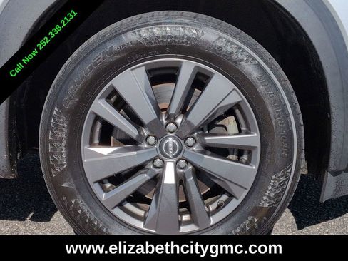 Used 2022 Nissan Pathfinder SV AWD/4WD image 12