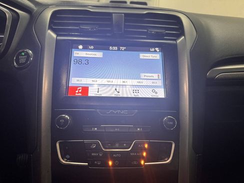 Used 2019 Ford Fusion SE FWD image 20