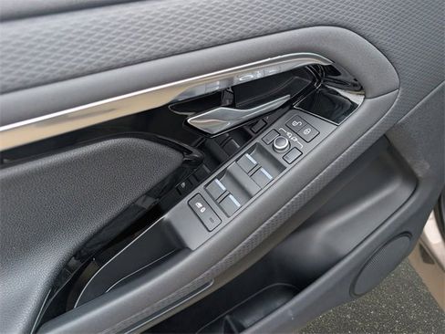 Used 2020 Land Rover Range Rover Evoque S image 21