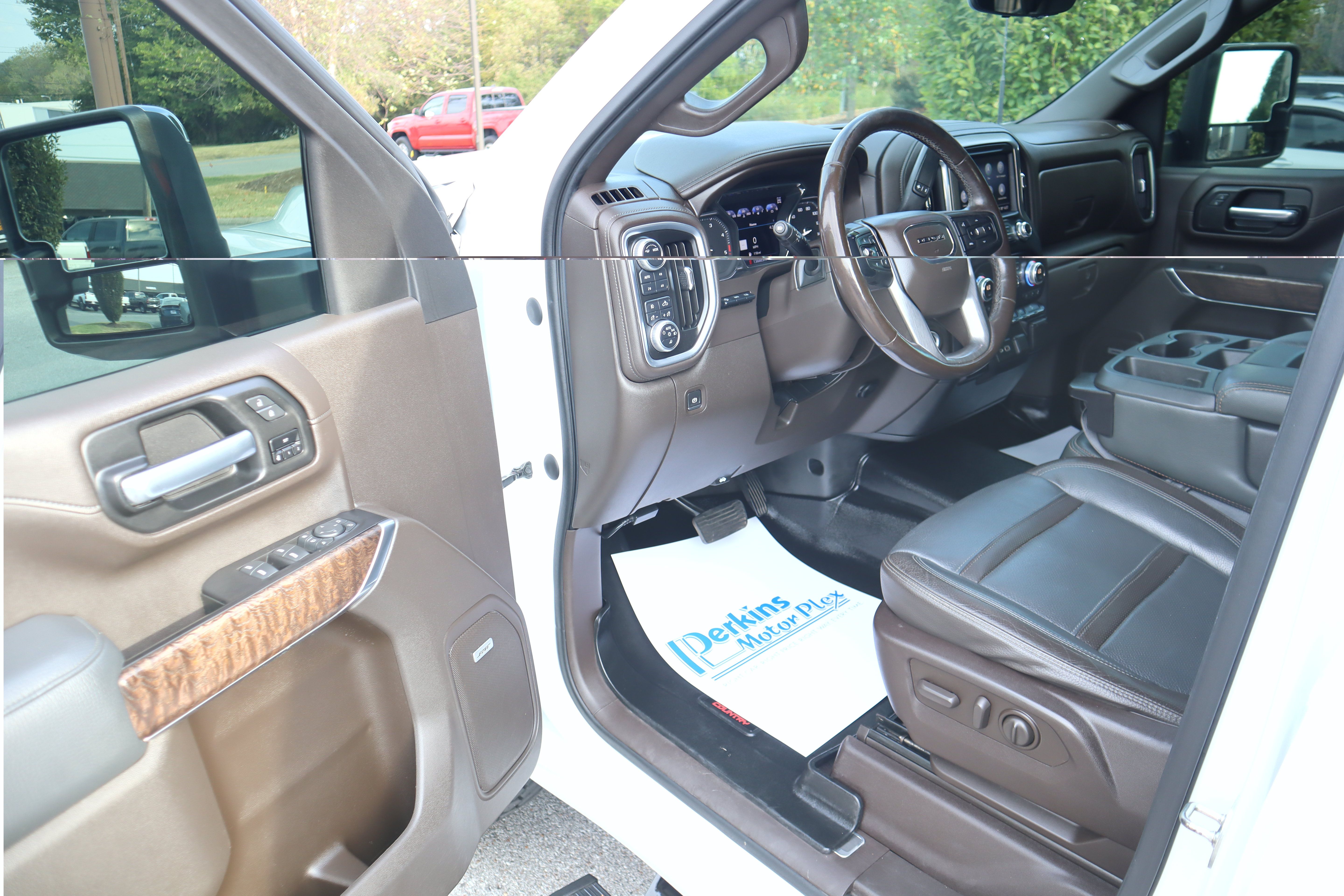 Used 2020 GMC Sierra 2500 Denali w/ Denali Ultimate Package AWD/4WD image 3