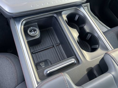 Used 2025 Ford Expedition Active RWD image 14