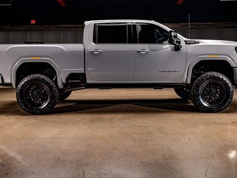 Used 2025 GMC Sierra 2500 AT4 w/ AT4 Premium Plus Package image 11