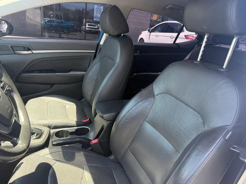 Used 2017 Hyundai Elantra Limited FWD image 16