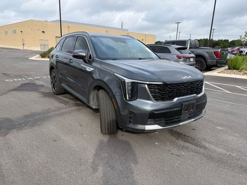 Used 2024 Kia Sorento EX FWD image 3