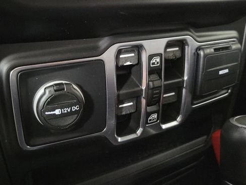 Used 2021 Jeep Wrangler Unlimited Sahara AWD/4WD image 31