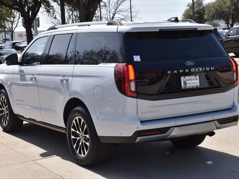 Certified 2025 Ford Expedition Platinum image 10