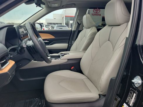 Used 2024 Toyota Grand Highlander Platinum image 24