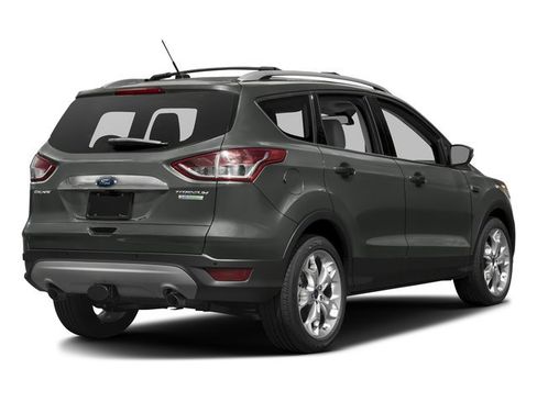Used 2016 Ford Escape Titanium image 2