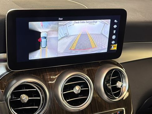 Used 2022 Mercedes-Benz GLC 300 4MATIC image 29