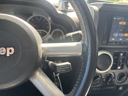 Used 2008 Jeep Wrangler Unlimited Sahara AWD/4WD image 12