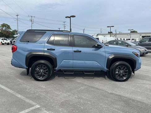 Used 2025 Toyota 4Runner SR5 AWD/4WD image 2