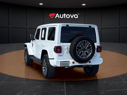 Used 2024 Jeep Wrangler High Altitude AWD/4WD image 3