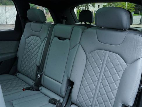 Used 2025 Audi SQ7 Premium Plus AWD/4WD image 43