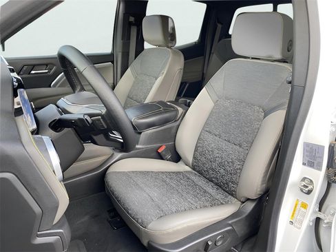 Used 2024 Chevrolet Colorado ZR2 w/ Technology Package image 14