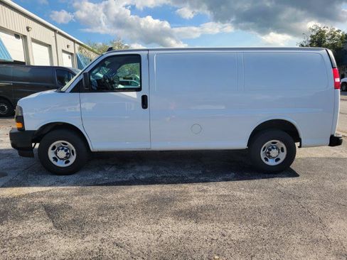 Used 2021 Chevrolet Express 2500 w/ Safety Package RWD image 2