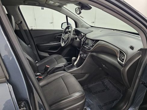 Used 2022 Chevrolet Trax LT w/ LT Convenience Package AWD/4WD image 23
