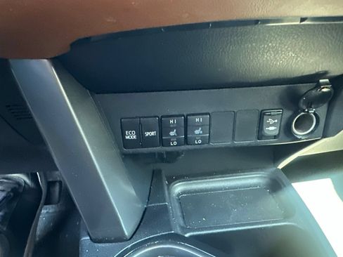 Used 2017 Toyota RAV4 SE FWD image 13