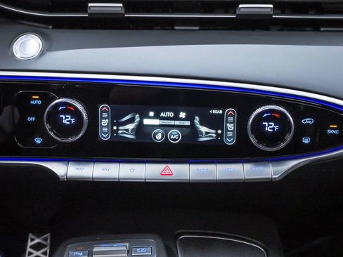 Certified 2022 Genesis GV70 3.5T Sport w/ Sport Prestige Package AWD/4WD image 18