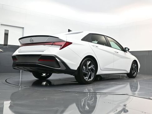 Certified 2025 Hyundai Elantra Sport image 22