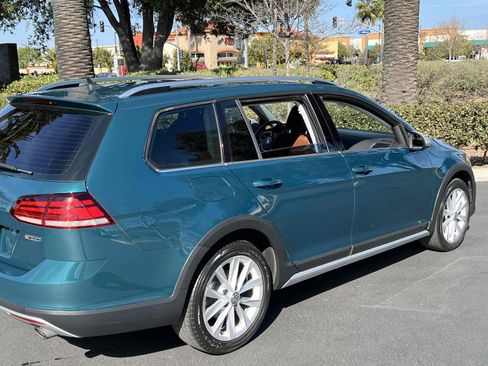 Used 2019 Volkswagen Golf Alltrack S image 26
