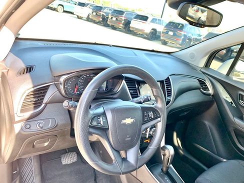 Used 2019 Chevrolet Trax LT FWD image 14