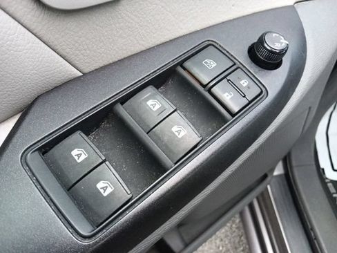 Used 2015 Toyota Sienna L FWD image 12