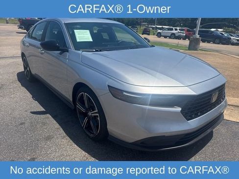 Used 2025 Honda Accord Sport image 2