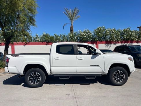 Used 2021 Toyota Tacoma TRD Sport w/ Technology Package image 2