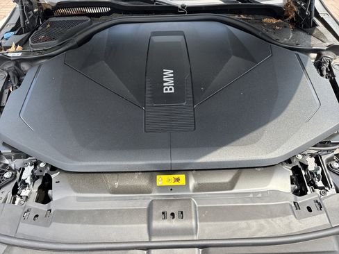 Used 2025 BMW i5 eDrive40i w/ Premium Package image 34