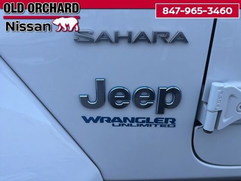 Used 2022 Jeep Wrangler Unlimited Sahara AWD/4WD image 8