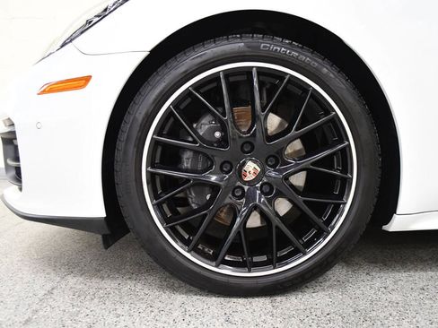 Used 2021 Porsche Panamera RWD image 25