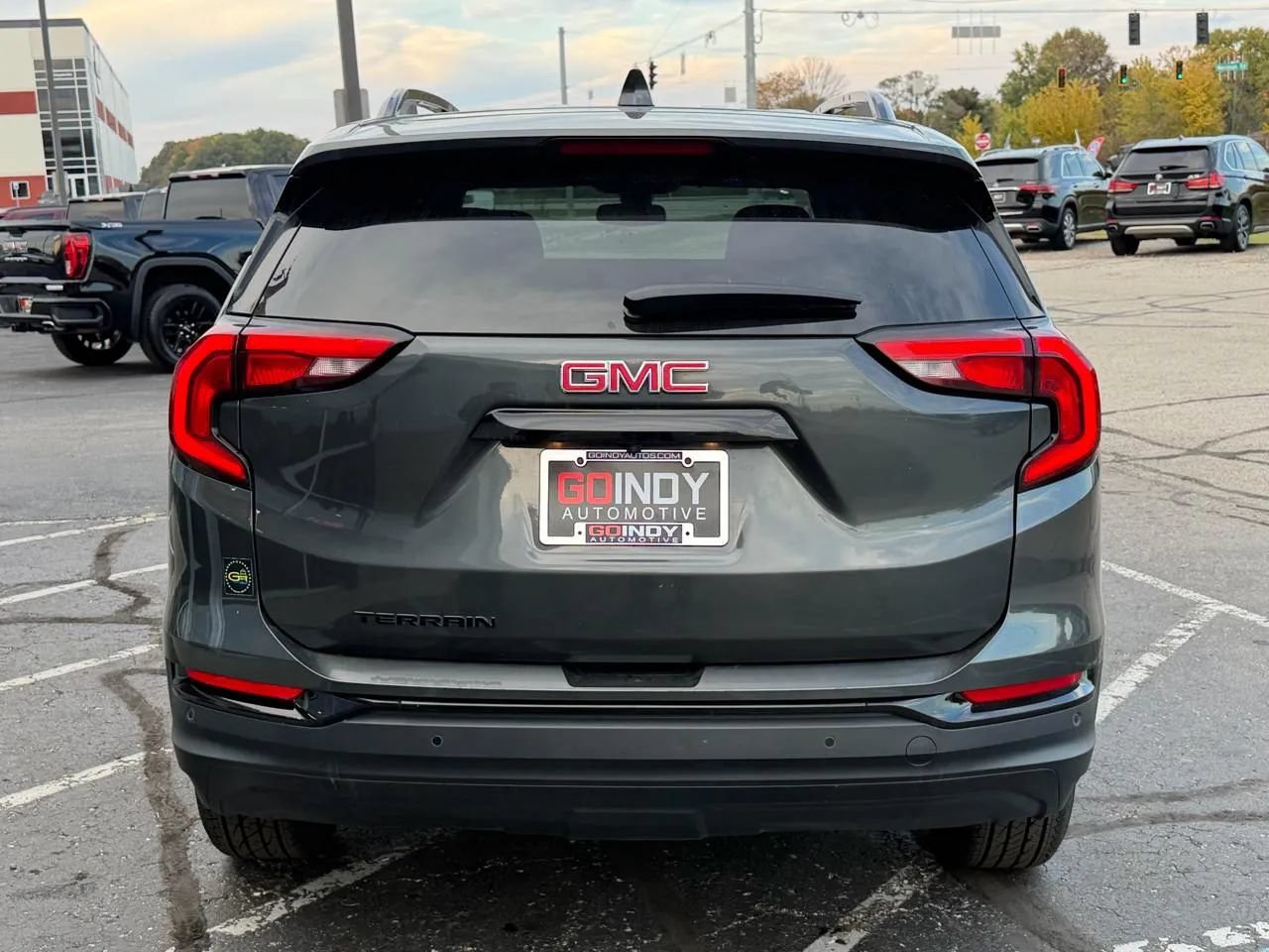 Used 2021 GMC Terrain SLE w/ Elevation Edition FWD image 4