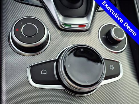 New 2025 Alfa Romeo Giulia Veloce w/ Veloce Package Rwd image 23