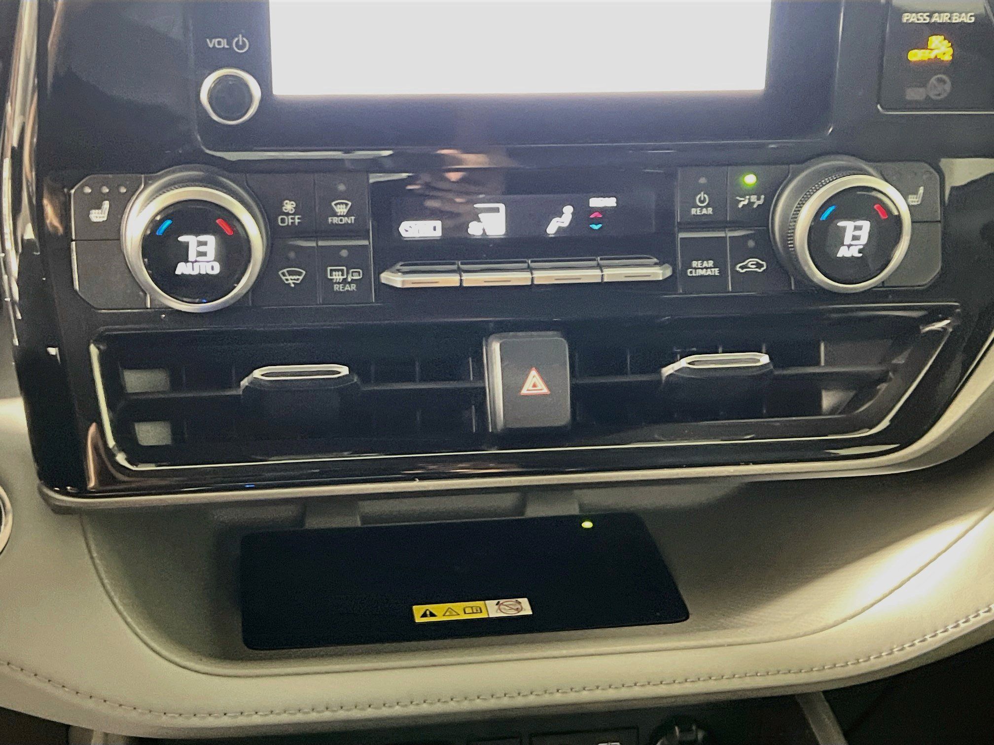 Used 2023 Toyota Highlander XLE FWD image 26