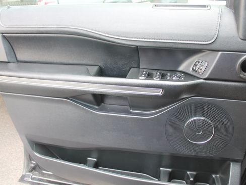 Used 2019 Ford Expedition XLT w/ Equipment Group 202A RWD image 12