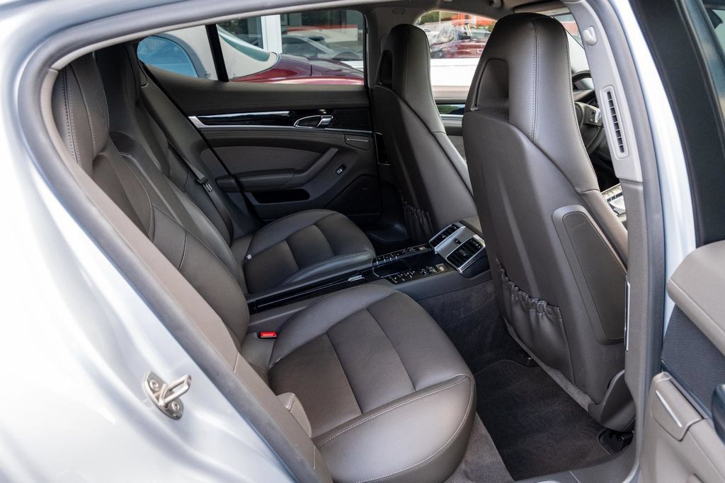 Used 2016 Porsche Panamera RWD image 39