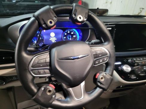 Used 2021 Chrysler Pacifica Touring-L w/ Premium & Safety Sphere Group FWD image 8