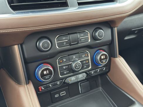 Used 2023 Chevrolet Suburban High Country image 25