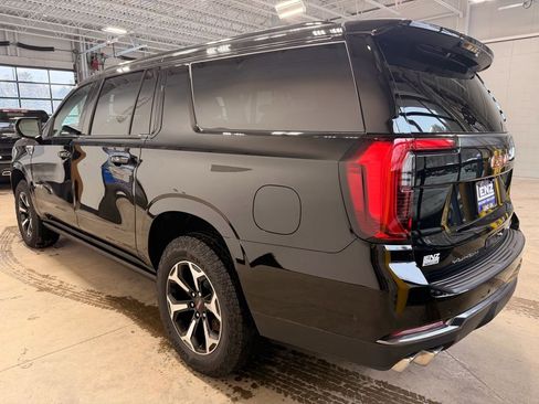 Used 2025 GMC Yukon XL AT4 w/ AT4 Premium Package AWD/4WD image 5
