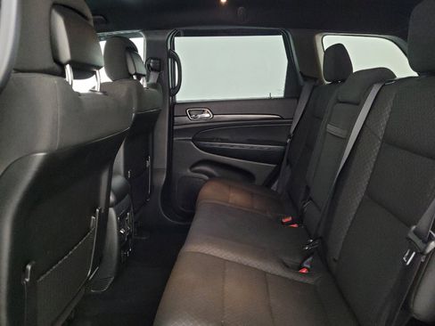 Used 2019 Jeep Grand Cherokee Laredo image 18