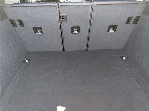 Used 2025 Porsche Macan image 23