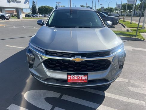 Used 2025 Chevrolet Trax LT image 5