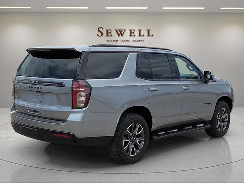 Used 2023 Chevrolet Tahoe Z71 w/ Luxury Package AWD/4WD image 4