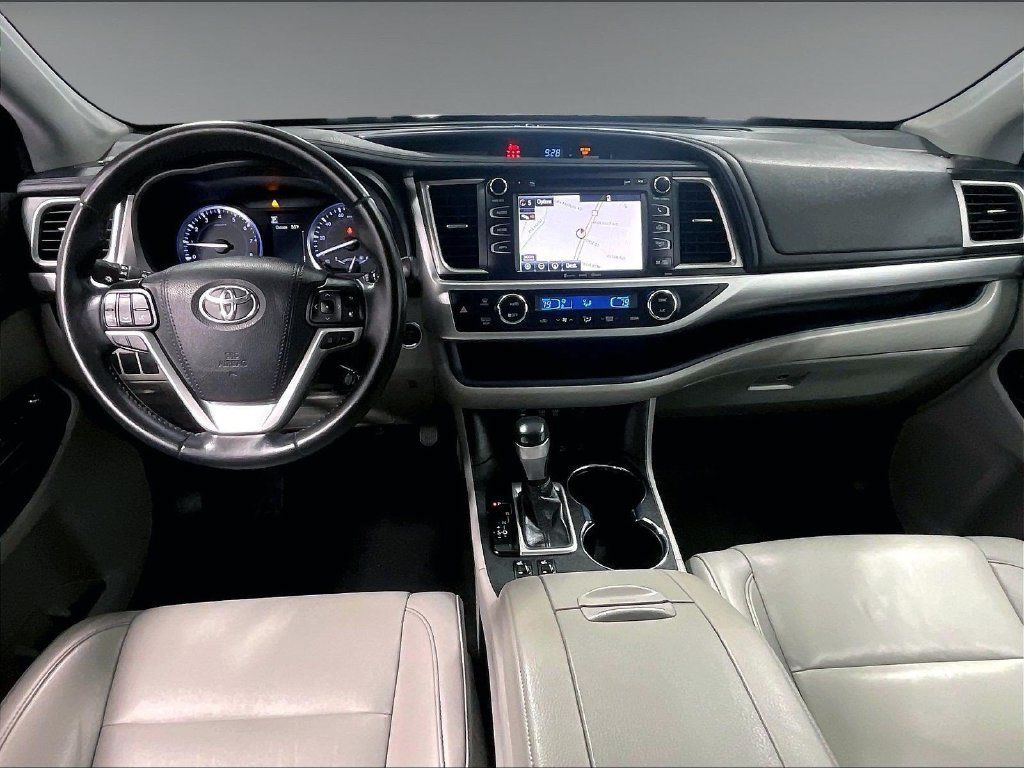 Used 2019 Toyota Highlander XLE AWD/4WD image 22