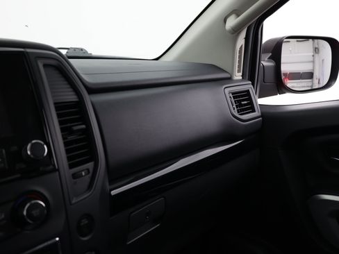 Used 2022 Nissan Titan SV RWD image 29
