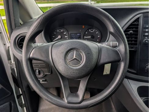 Used 2022 Mercedes-Benz Metris image 23