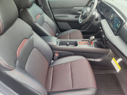 New 2026 Nissan Kicks SR w/ Cold Weather Package FWD image 13