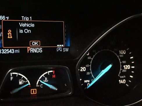 Used 2018 Ford Escape SE w/ Ford Safe & Smart Package image 3